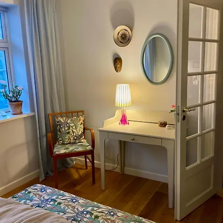 Newly Renovated Flat In Heart Of דירה *
